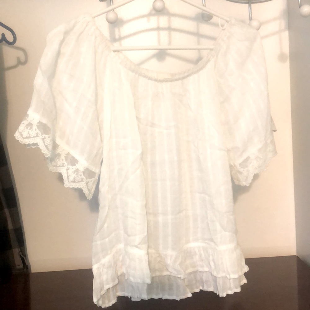 🙀$10 SALE Off Shoulder Blouse